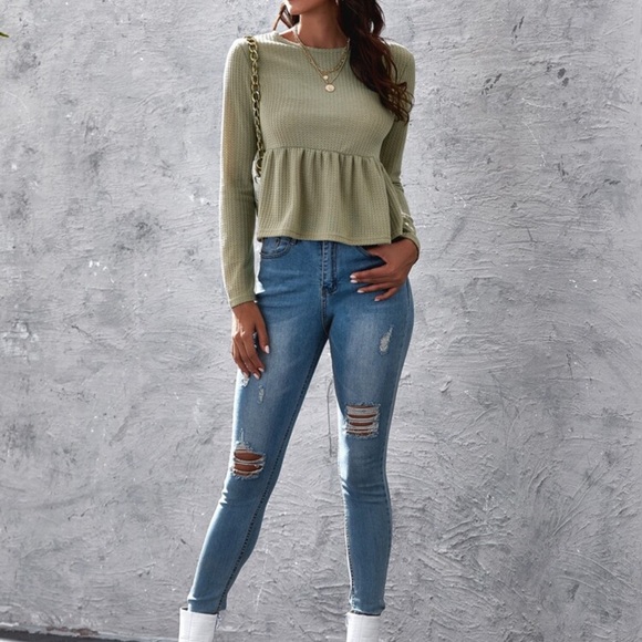 Ruffle Hem Tee 🌺 - Picture 4 of 6